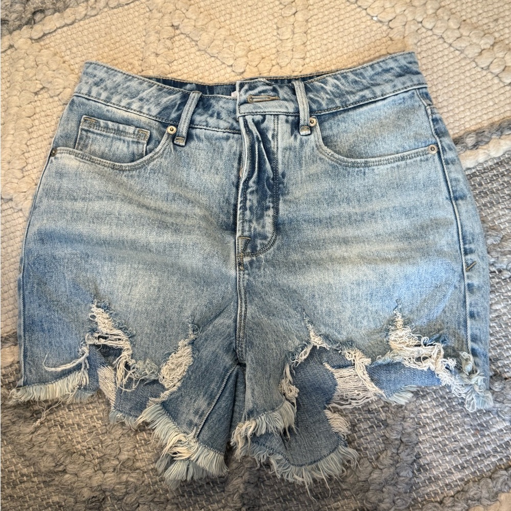Good American distressed Denim Shorts size 2/26
